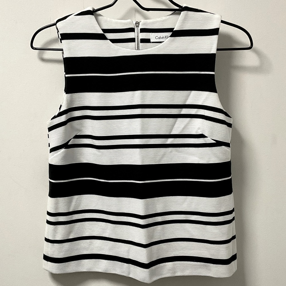 Striking Black & White Striped Ribbed Textured Sleeveless Shirt! - Picture 1 of 9
